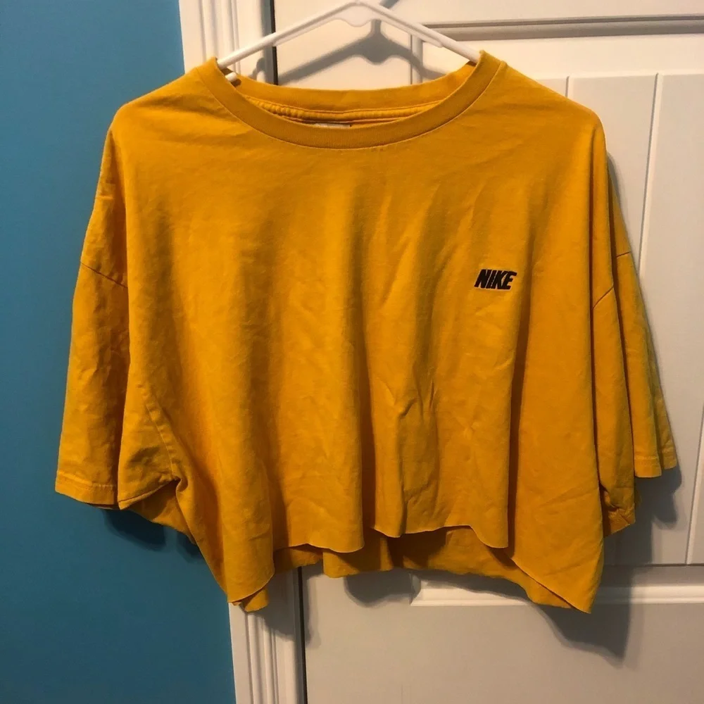 Vintage Nike cropped shirt